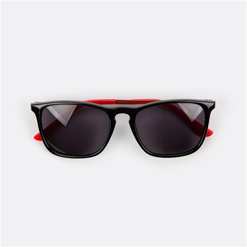 Sunglasses with gradient pouch